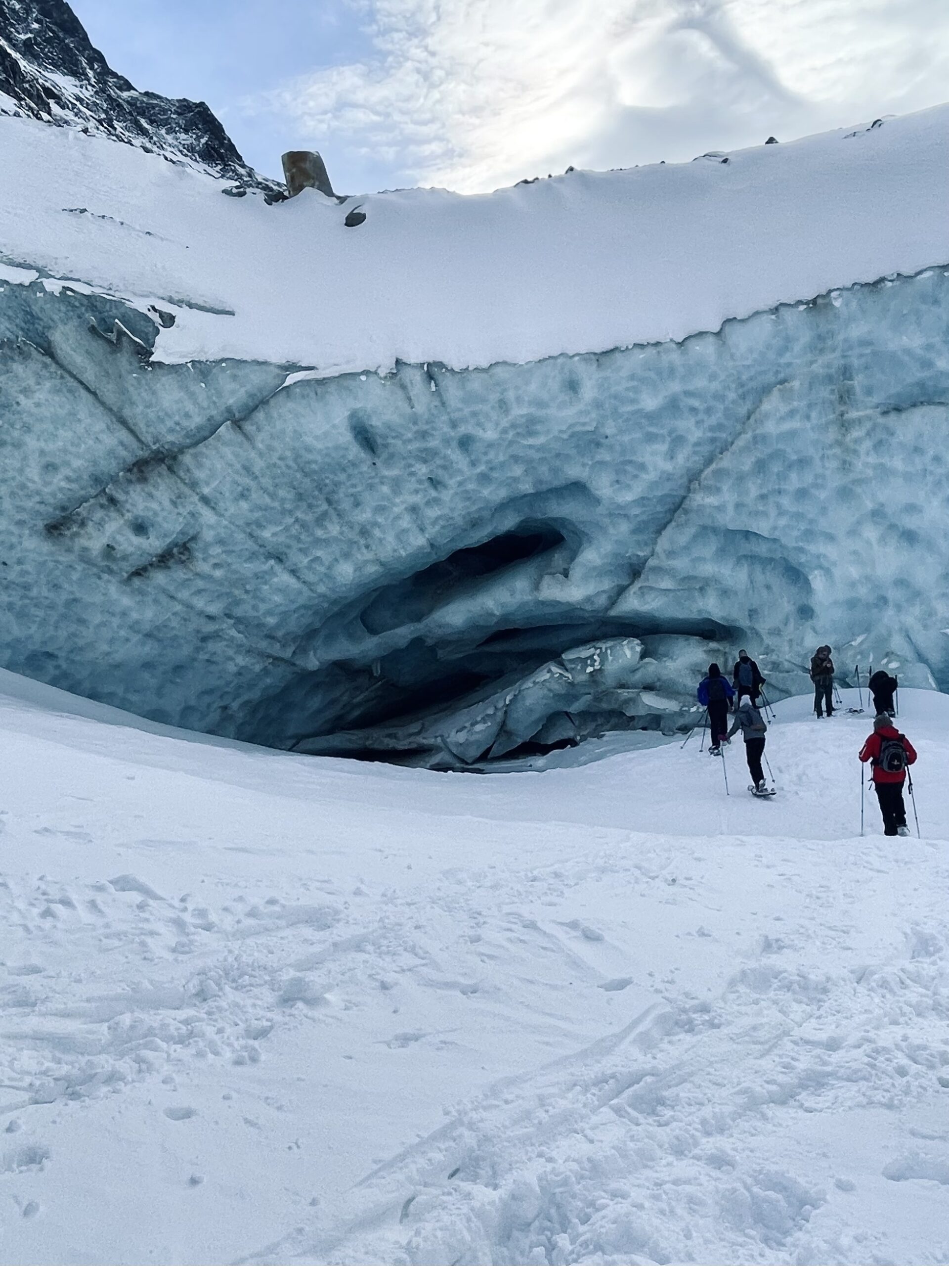 Randonn&eacute;e en raquettes au glacier de Zinal &ndash; Team building avec fondue en montagne, Suisse